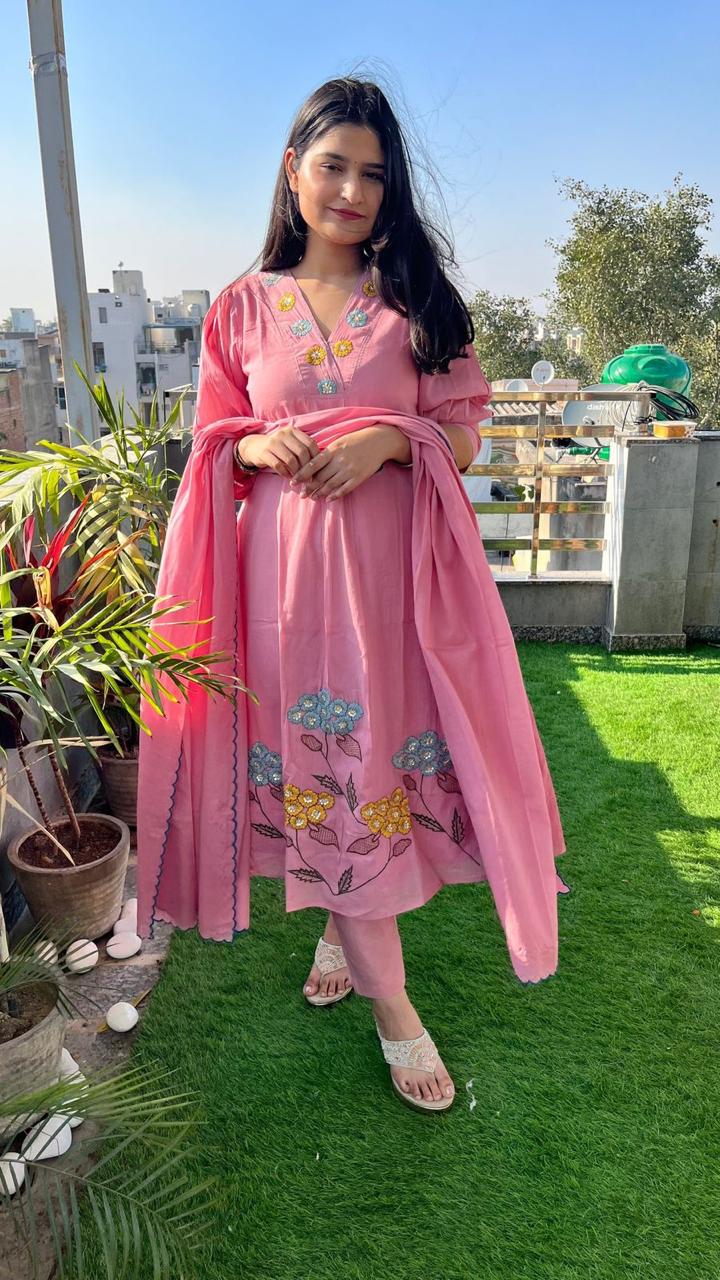 Blush Pink Floral Embroidered Kurta Set with Dupatta