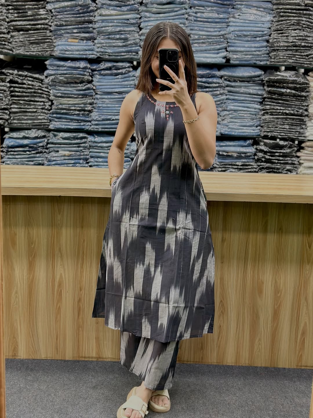 Elegant Black Ikat Sleeveless Kurta Set