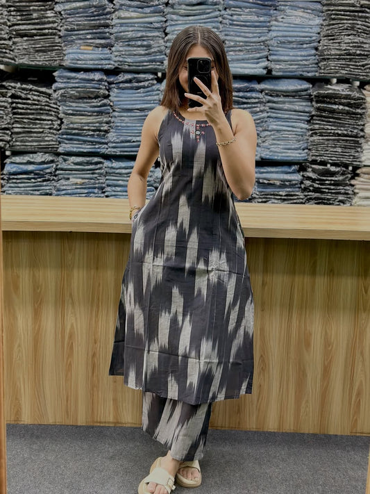 Elegant Black Ikat Sleeveless Kurta Set