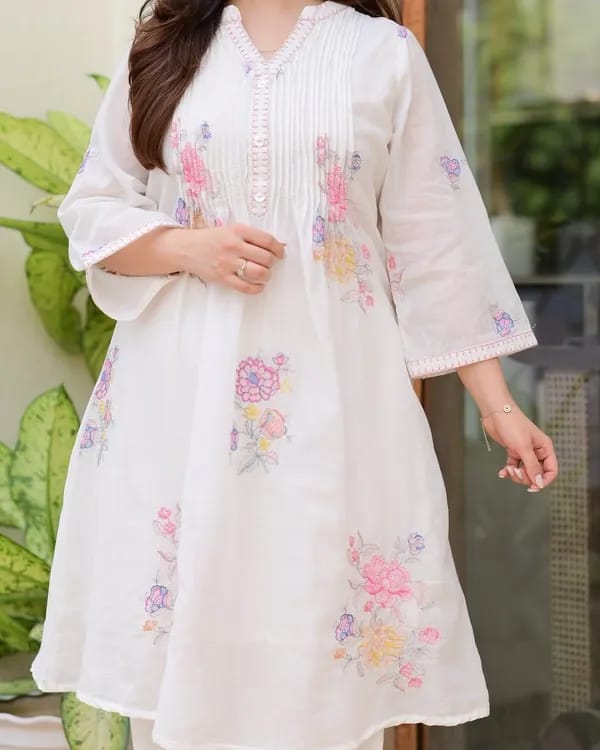Elegant Off-White Floral Embroidered Kurta