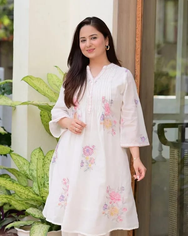 Elegant Off-White Floral Embroidered Kurta